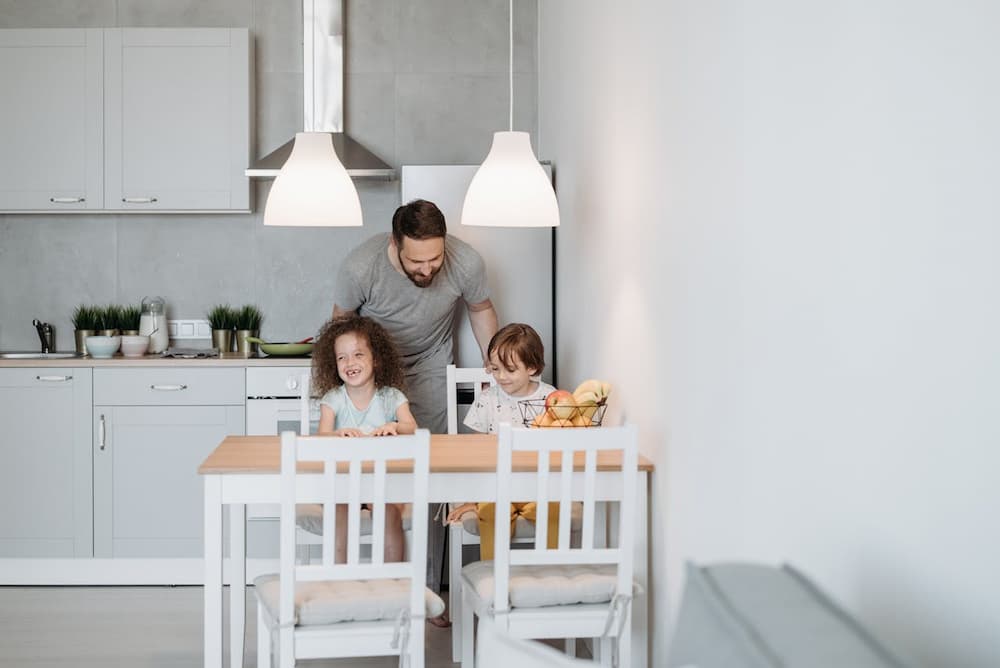 Cómo optimizar el espacio en tu reforma de cocina pequeña 2 muebles en cocina pequeña reformada