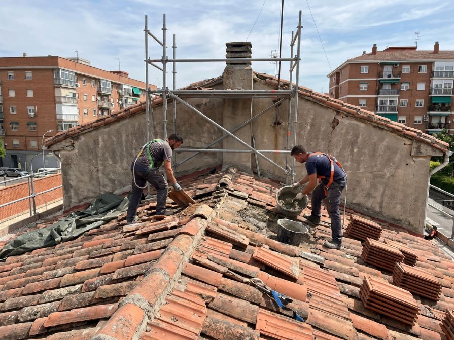 Reparación de tejados y cubiertas en Coslada 2 Reparación de tejado de tejas en Coslada